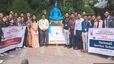 β : नाशिक (महिरावणी) :⇔ संदीप विद्यापीठच्या  विद्यार्थ्यांनी  अनाथ आश्रमशाळेच्या विद्यार्थांसोबत मिठाई वाटप करत  आनंद द्विगुणीत  करून दिवाळी सण  साजरा - (प्रतिनिधी: डाॅ. कमलेश दंडगव्हाळ)
