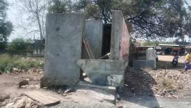 β : येडशी :⇔येडशी  बस स्थानक शौचालयाचे काम अर्धवट, प्रवासांचे हाल , एसटी महामंडळाचे दुर्लक्ष-(प्रतिनिधी : सुभान शेख)