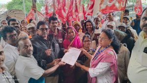 🅱️: इगतपुरी(नाशिक):⇔इगतपुरी तहसीलवर किसान सभेचे धरणे आंदोलन; शेतकरी, कामगारांच्या विविध मागण्यांसाठी ठाम भूमिका-(प्रतिनिधी-पांडुरंग बिरार)