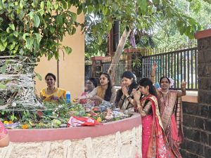 🅱️: नाशिक:⇔ सत्यवान आणि सावित्रीचे प्रतिक"वटपौर्णिमा"आधुनिक युगातही मोठ्या श्रद्धेने महाराष्ट्रभर साजरी, कुटुंब व्यवस्थेला बळकटी मिळणार !-(प्रतिनिधी-वैशाली महाले)