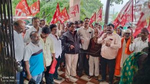 🅱️: इगतपुरी(नाशिक):⇔इगतपुरी तहसीलवर किसान सभेचे धरणे आंदोलन; शेतकरी, कामगारांच्या विविध मागण्यांसाठी ठाम भूमिका-(प्रतिनिधी-पांडुरंग बिरार)🅱️: इगतपुरी(नाशिक):⇔इगतपुरी तहसीलवर किसान सभेचे धरणे आंदोलन; शेतकरी, कामगारांच्या विविध मागण्यांसाठी ठाम भूमिका-(प्रतिनिधी-पांडुरंग बिरार)🅱️: इगतपुरी(नाशिक):⇔इगतपुरी तहसीलवर किसान सभेचे धरणे आंदोलन; शेतकरी, कामगारांच्या विविध मागण्यांसाठी ठाम भूमिका-(प्रतिनिधी-पांडुरंग बिरार)