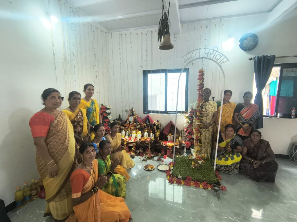 "भिलजी गावात भगत परिवार तर्फे नवरात्रोत्सवाचा उत्साह : महिलांचा उत्स्फूर्त सहभाग, परंपरेचा सन्मान" फोटो १ उरण ३० ०९ ०२०२५