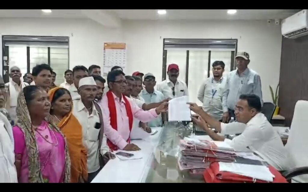 नंदुरबार जिल्ह्यात अतिवृष्टीग्रस्त शेतकऱ्यांना दिलासा! तहसीलदारांकडून उद्यापासून पंचनामे सुरू करण्याचे आदेश- (नंदुरबार : प्रतिनिधी - सईद कुरेशी) फोटो १ नंदुरबार 30 १० २०२५