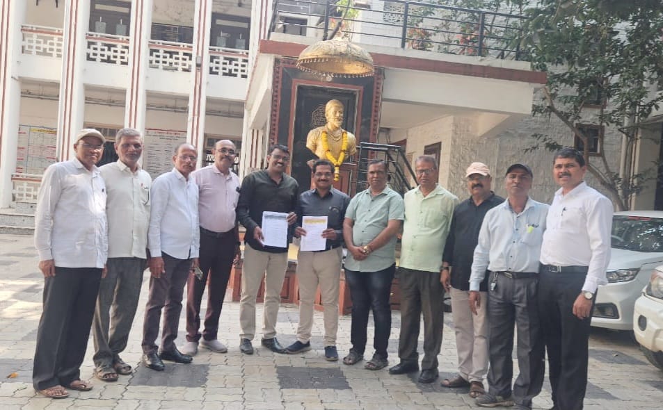 दिंडोरी ( नाशिक ):- शिक्षक परिषदेतून इशारा – निवड श्रेणी प्रस्ताव त्वरित मंजूर करा, अन्यथा तीव्र आंदोलन -(प्रतिनिधी : रावसाहेब जाधव ) whatsapp image 2025 10 17 at 6.04.44 pm