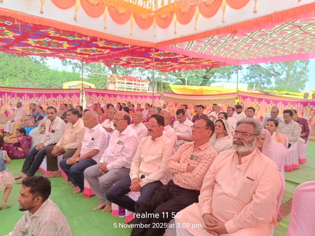 अंतापूर (बागलाण):- मांगीतुंगी तीर्थक्षेत्रात भगवान महावीरांच्या रथमिरवणुकीचा भव्य सोहळा-भाविकांच्या जयघोषात भक्तिरसाने न्हावलेले वातावरण - (प्रतिनिधी : अरुणकुमार भामरे ) whatsapp image 2025 11 06 at 4.20.12 pm