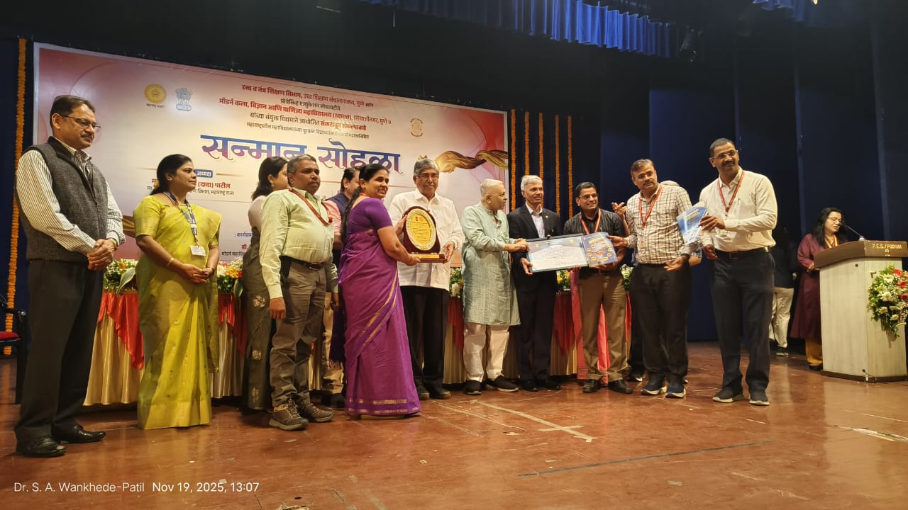 नाशिक :- केटीएच महाविद्यालायाने शैक्षणिक, सामाजिक बांधिलकी, संस्थात्मक जबाबदारीचे केलेल्या कार्याची  शासनानी घेतली दखल, उच्च व तांत्रिक शिक्षण मंत्री मा. श्री. चंद्रकांतदादा पाटील यांच्या शुभहस्ते: प्राचार्या डॉ. के. एम. अहीरे यांच्यासह संपूर्ण महाविद्यालयीन टीमचा  सन्मान-(प्रतिनिधी: वृत्तसेवा ) :