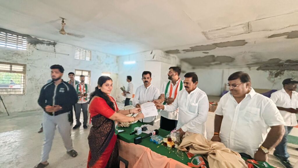 पालघर:-डहाणू तालुक्यात काँग्रेसला नवी ताकद : वर्षाताई वायदांची तालुका काँग्रेस अध्यक्षा म्हणून निवड – कॅप्टन सत्यम ठाकूर यांचा विश्वास, कार्यकर्त्यांत उत्साहाची लाट-(प्रतिनिधी : बाळकृष्ण ढोके) whatsapp image 2025 11 27 at 1.14.24 am