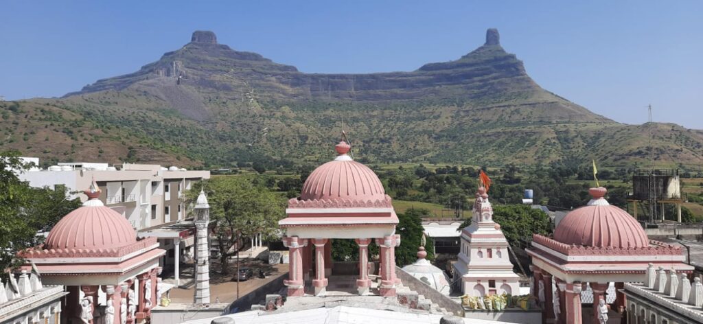 अंतापुर,(ता. बागलाण):-मांगीतुंगी येथे वार्षिक जैन यात्रा महोत्सवास उत्साहात प्रारंभ — भाविकांच्या उपस्थितीत अभिषेक, प्रवचन, व भव्य रथमिरवणुकीची जय्यत तयारी!-( प्रतिनिधी : अरुणकुमार भामरे ) फोटो 2 अंतापूर 04 ११ २०२५