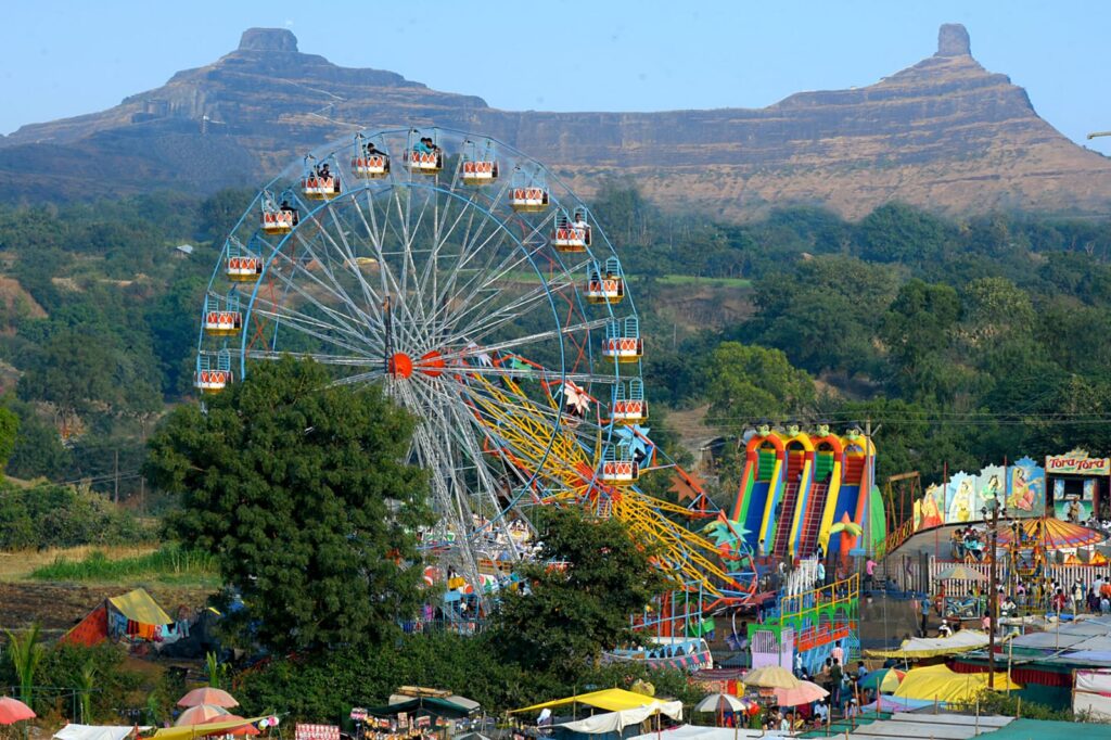 अंतापुर,(ता. बागलाण):-मांगीतुंगी येथे वार्षिक जैन यात्रा महोत्सवास उत्साहात प्रारंभ — भाविकांच्या उपस्थितीत अभिषेक, प्रवचन, व भव्य रथमिरवणुकीची जय्यत तयारी!-( प्रतिनिधी : अरुणकुमार भामरे ) फोटो 3 अंतापूर