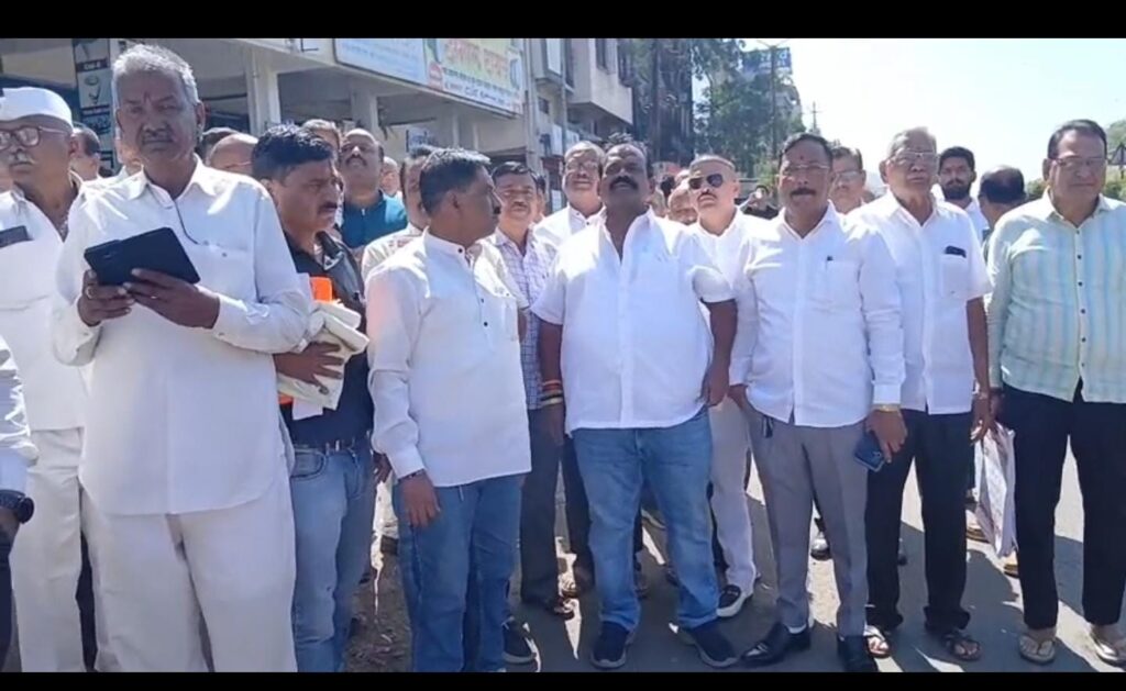 नाशिक :-"राणेनगर येथे शिक्षणमंत्री दादासाहेब भुसे यांच्या हस्ते शिवसेना प्रभाग क्रमांक 31 च्या 2026 कॅलेंडरचे भव्य अनावरण"- (प्रतिनिधी : चंदन खरे ) फोटो 3 नाशिक