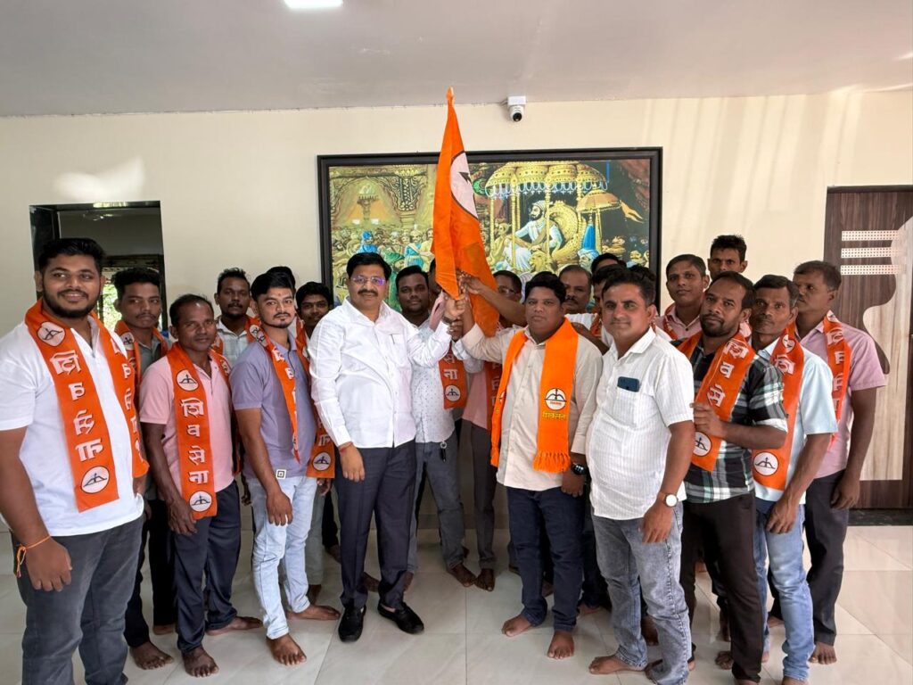 पालघर:-बोईसर मतदारसंघात शिवसेनेत पक्षप्रवेशाचा धडाका – आमदार विलास तरे यांच्या नेतृत्वावर जनतेचा वाढता विश्वास, जिल्ह्यात भगव्या लाटेची जोरदार झळाळी-(प्रतिनिधी : बाळकृष्ण ढोके ) फोटो 3 पालघर 9 ११ २०२५