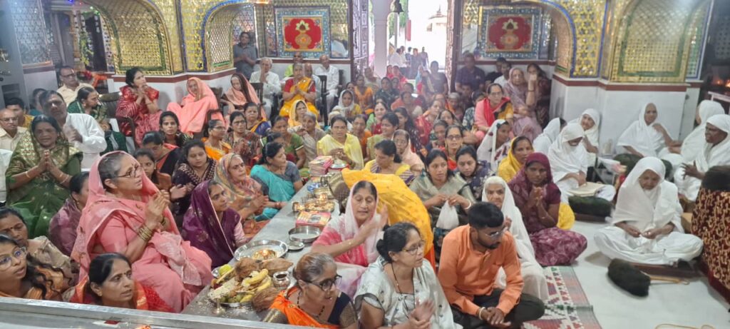 अंतापुर,(ता. बागलाण):-मांगीतुंगी येथे वार्षिक जैन यात्रा महोत्सवास उत्साहात प्रारंभ — भाविकांच्या उपस्थितीत अभिषेक, प्रवचन, व भव्य रथमिरवणुकीची जय्यत तयारी!-( प्रतिनिधी : अरुणकुमार भामरे ) फोटो 5 अंतापूर 04 ११ २०२५