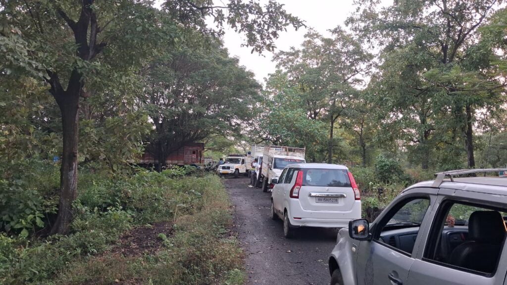 पालघर :- दापचरीत वन विभागाची मोठी कारवाई : गुप्त माहितीवरून दीड लाखांचा अवैध खैर साठा जप्त!पालघर जिल्ह्यात डहाणू वनपरिक्षेत्राचा धडाकेबाज उपक्रम – वनमाफियांना चोख प्रत्युत्तर!- ( प्रतिनिधी – बाळकृष्ण ढोके ) फोटो 5 पालघर 04 ११ २०२५