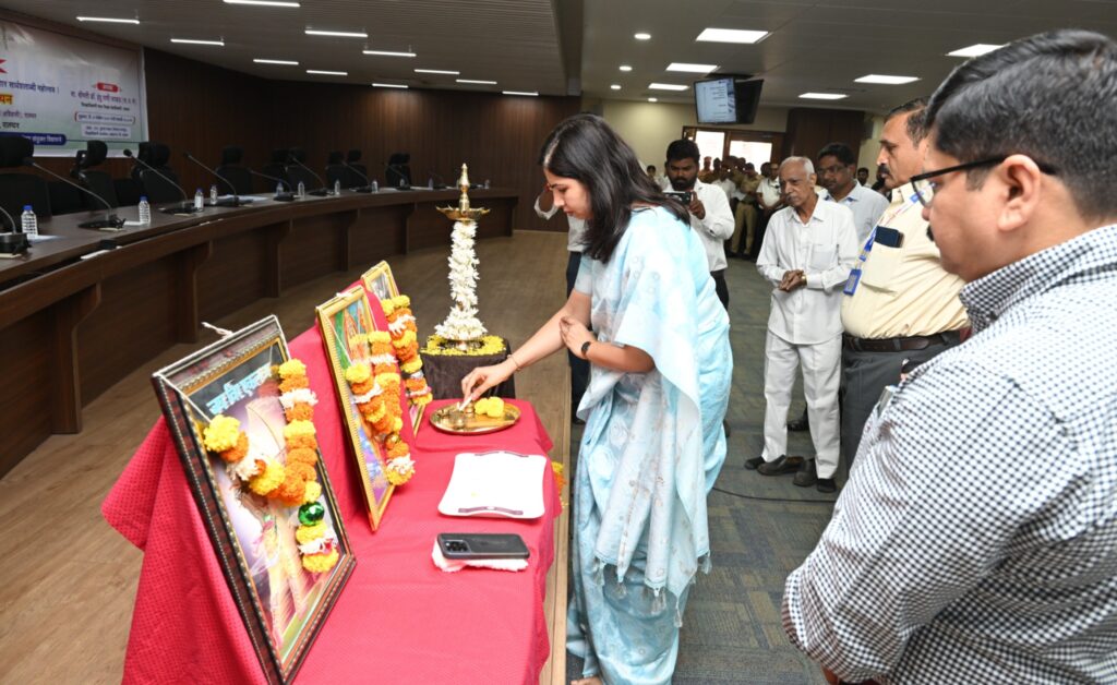 पालघर:- वंदे मातरम् गीताच्या १५० व्या वर्धापन दिनानिमित्त जिल्हास्तरीय कार्यक्रम उत्साहात संपन्न “वंदे मातरम्” हे गीत स्वातंत्र्याच्या भावनेचा शक्तिस्रोत – जिल्हाधिकारी डॉ. इंदु राणी जाखड - (प्रतिनिधी : बाळकृष्ण ढोके) फोटो 5 पालघर ०८ ११ २०२५