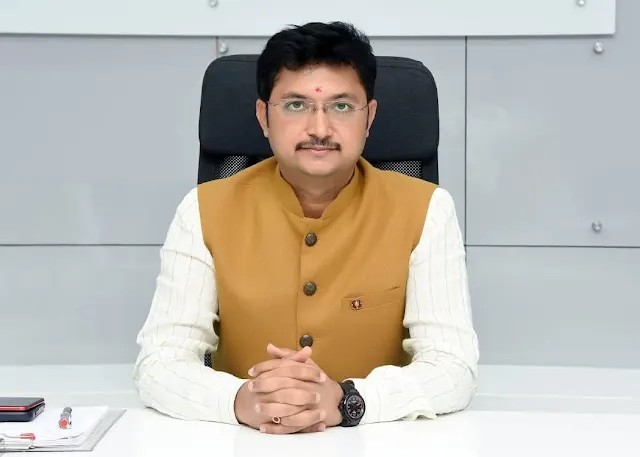 धाराशिव :-“नगरपरिषद सार्वत्रिक निवडणुकीत कायदा व सुव्यवस्थेला प्राधान्य — जिल्हाधिकारी कीर्ती किरण पुजार यांचे निर्देश : प्रतिबंधात्मक आदेशांची प्रभावी अंमलबजावणी करण्यावर भर”- ( प्रतिनिधी : सुभान शेख )