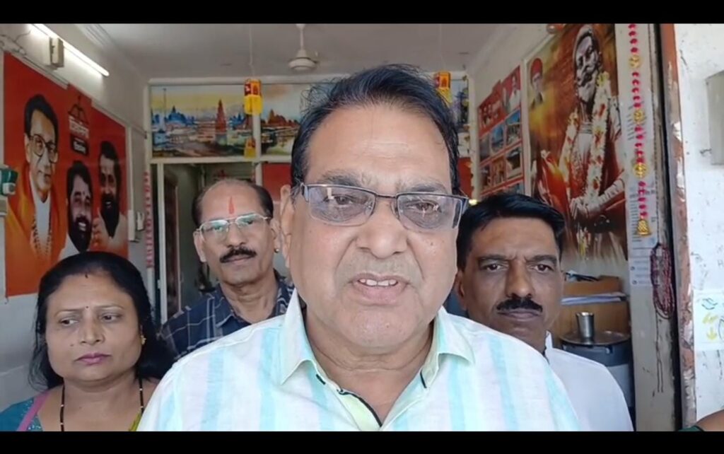 नाशिक :-"राणेनगर येथे शिक्षणमंत्री दादासाहेब भुसे यांच्या हस्ते शिवसेना प्रभाग क्रमांक 31 च्या 2026 कॅलेंडरचे भव्य अनावरण"- (प्रतिनिधी : चंदन खरे ) फोटो १ palsan