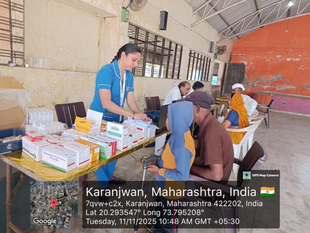 दिंडोरी:-करंजवण येथे मोफत महाआरोग्य तपासणी शिबीर संपन्न ! २०६ नागरिकांना विविध तपासण्या, आरोग्य जनजागृतीचा लाभ - (प्रतिनिधी ) फोटो १ करंजवन २०२५