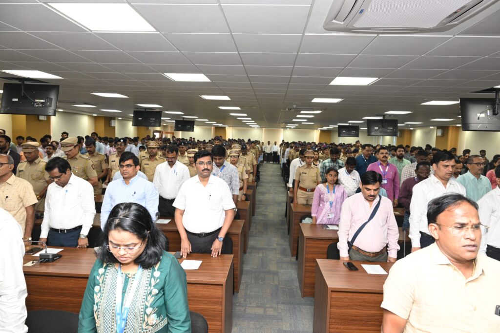 पालघर:- वंदे मातरम् गीताच्या १५० व्या वर्धापन दिनानिमित्त जिल्हास्तरीय कार्यक्रम उत्साहात संपन्न “वंदे मातरम्” हे गीत स्वातंत्र्याच्या भावनेचा शक्तिस्रोत – जिल्हाधिकारी डॉ. इंदु राणी जाखड - (प्रतिनिधी : बाळकृष्ण ढोके) फोटो १ पालघर ०८ ११ २०२५