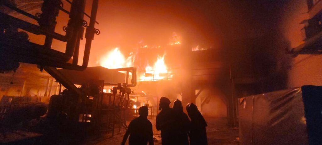 पालघर-🔥बोईसर औद्योगिक वसाहतीत भीषण आग – Responsive कंपनीत लागली आग; पाच कामगार जखमी, मोठ्या अनर्थाचा थोडक्यात बचाव - ( प्रतिनिधी : बाळकृष्ण ढोके ) फोटो १ बोईसर 01 ११ २०२५