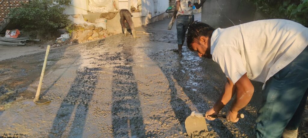 येडशी:-“येडशीत प्रभाग पाचमध्ये सिमेंट काँक्रीटकरण काम नित्कृष्ट ? ग्रामस्थांचा नाराज ? चांगले काम करण्याची मागणी- ( प्रतिनिधी : सुभान शेख ) फोटो १ येडशी १४ ११ २०२५