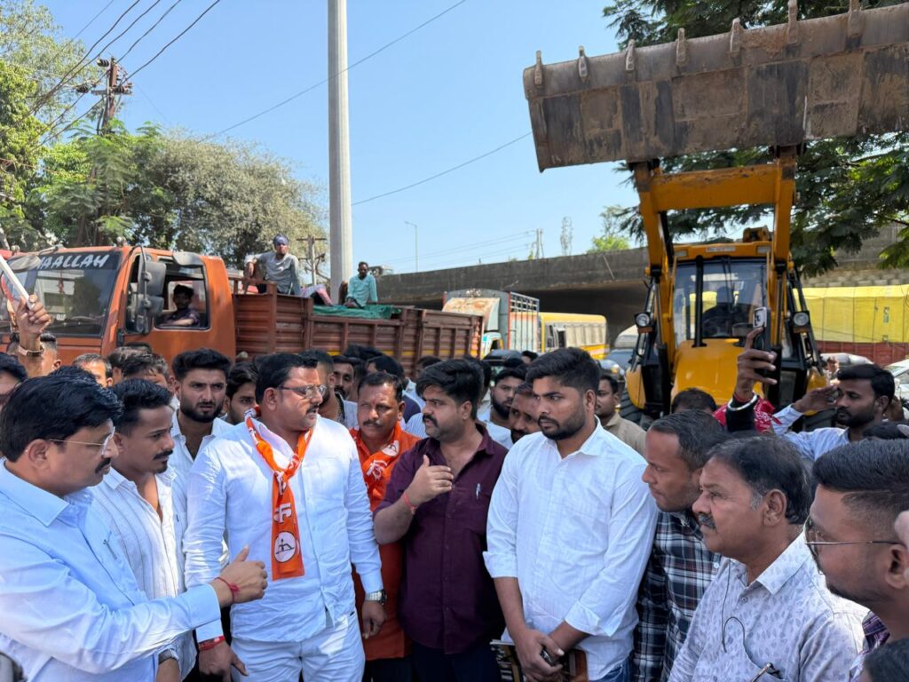 पालघर:-'वसई-विरार' येथे रस्त्यांच्या दर्जेदार डागडुजी कामांचा शुभारंभ : नागरिकांकडून समाधान व्यक्त-(प्रतिनिधी : बाळकृष्ण ढोके) फोटो १ वसई पालघर १० ११ २०२५