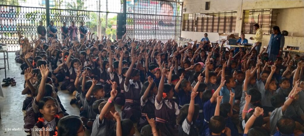 दिंडोरी:-करंजवण येथे मोफत महाआरोग्य तपासणी शिबीर संपन्न ! २०६ नागरिकांना विविध तपासण्या, आरोग्य जनजागृतीचा लाभ - (प्रतिनिधी ) फोटो ४ करंजवन 2025