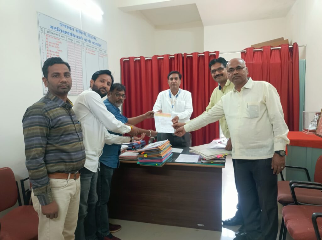 दिंडोरी :-निवडश्रेणी वेतनश्रेणी तात्काळ लागू करा – शिक्षक परिषदेचे दिंडोरी गटशिक्षणाधिकाऱ्यांना निवेदन-(प्रतिनिधी :रावसाहेब जाधव) whatsapp image 2026 02 24 at 6.52.03 pm