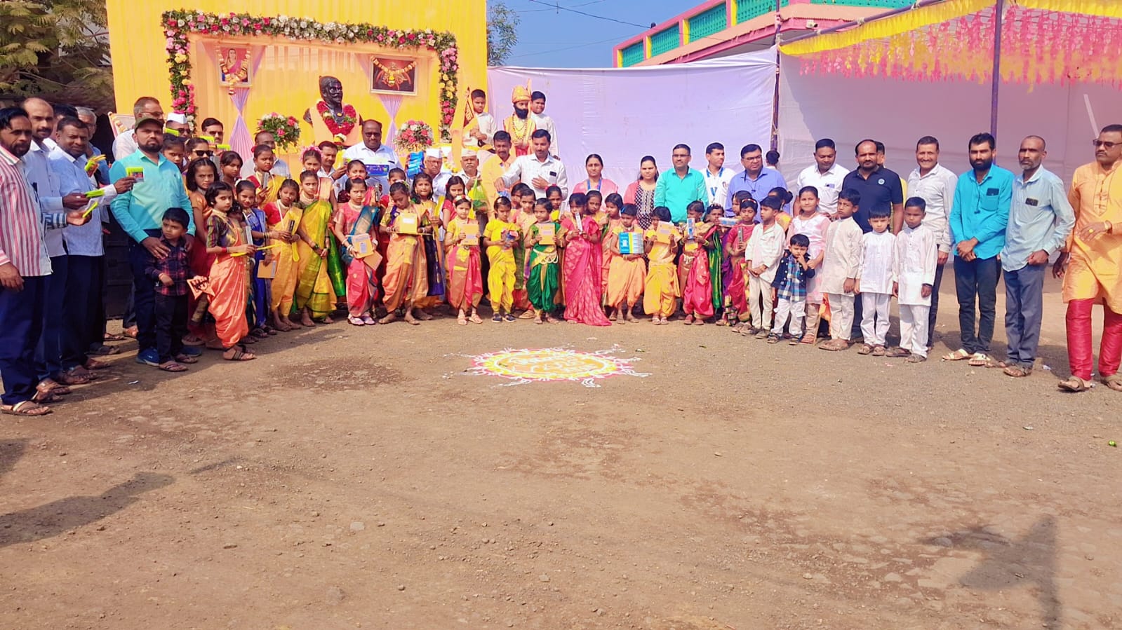 जोपुळ,(दिंडोरी):-जोपुळ जिल्हा परिषद शाळेत शिवजयंती उत्साहात साजरी – विद्यार्थ्यांना शिवप्रेमींकडून शैक्षणिक साहित्याचे वाटप-(प्रतिनिधी – रावसाहेब जाधव ):