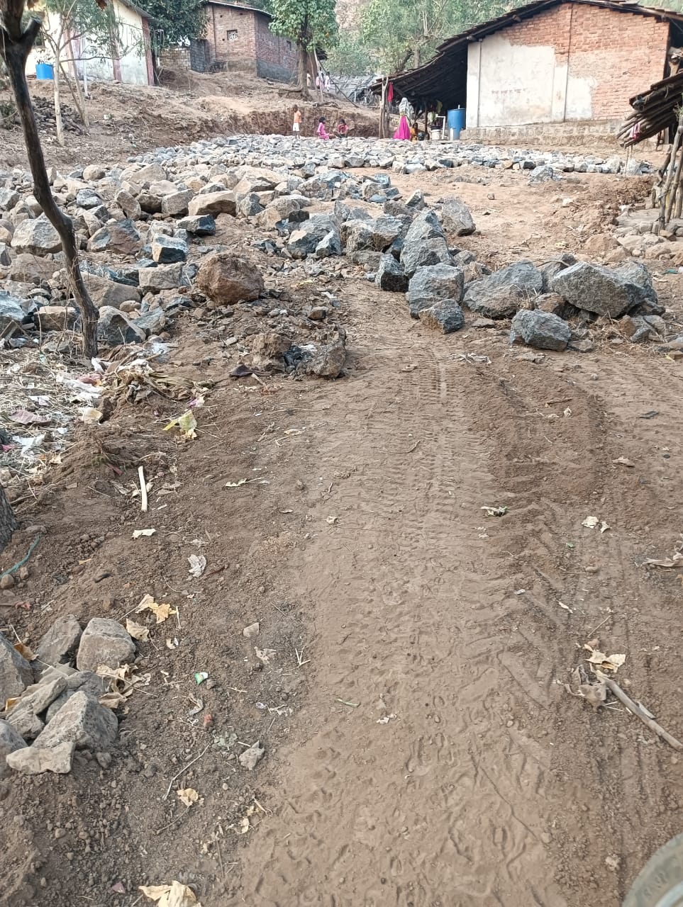 पालघर:-खोच ग्रामपंचायत अंतर्गत टाकूरपाडा रस्त्याचे काम निकृष्ट दर्जाचे – ग्रामस्थांचा तीव्र संताप, चौकशीची मागणी-पालघर : (प्रतिनिधी : बाळकृष्ण ढोके)