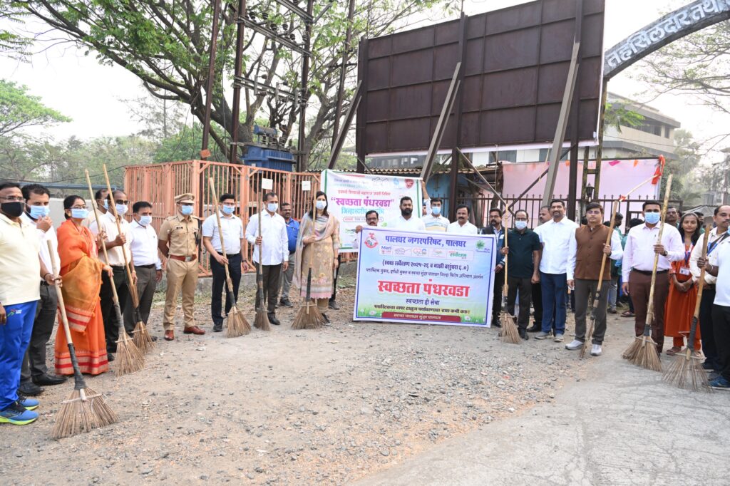 पालघर:-छत्रपती शिवाजी महाराज जयंतीनिमित्त पालघरमध्ये भव्य पदयात्रा-(प्रतिनिधी : बाळकृष्ण ढोके) फोटो 5 पालघर