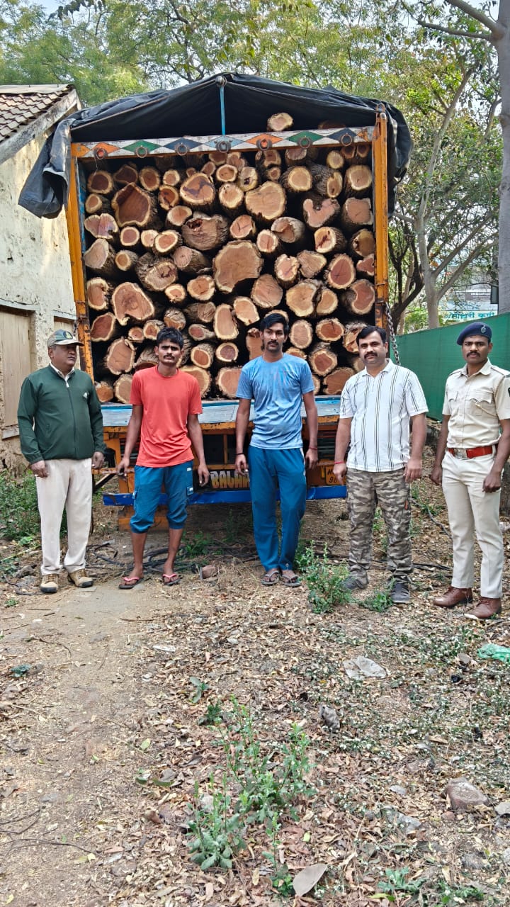 अंतापूर (सटाणा ):-मालेगाव–मनमाड रस्त्यावर खैर लाकूड तस्करीचा मोठा पर्दाफाश-(प्रतिनिधी : अरुणकुमार भामरे)