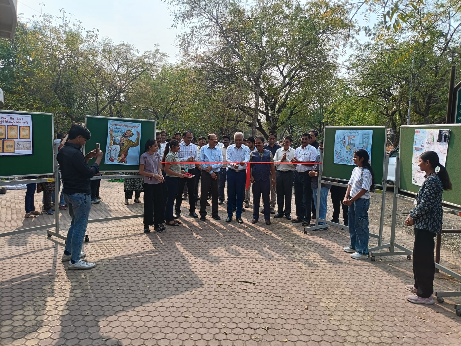 जळगाव:-शिवजयंतीनिमित्त विद्यापीठात भित्तीपत्रक स्पर्धा उत्साहात संपन्न-(प्रतिनिधी : प्रा. शेख मोईन शेख नईम )