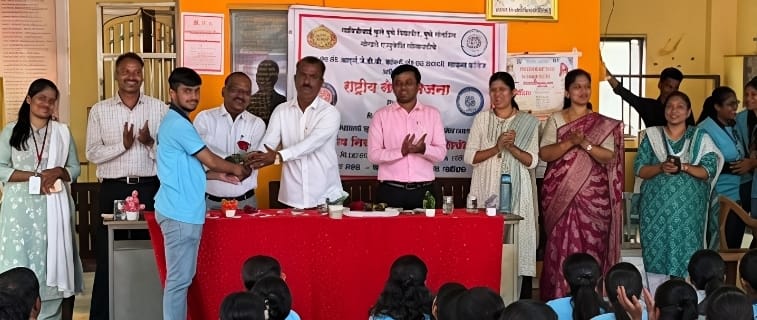 नाशिक:-राष्ट्रीय सेवा योजनेतून विद्यार्थ्यांमध्ये श्रमसंस्कार व सामाजिक बांधिलकीची जडणघडण – प्राचार्य डॉ. कृष्णा शहाणे-(प्रतिनिधी : संजय परमसागर)