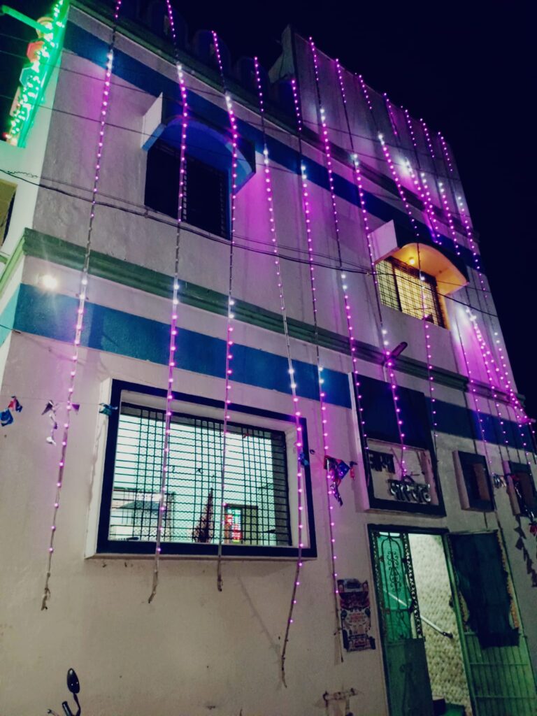 येडशी(धाराशिव):- येडशीत रमजान उपवासाची सुरुवात ; जामा मस्जिद आकर्षक विद्युत सजावटीने उजळली-(प्रतिनिधी : सुभान शेख) फोटो १ येडशी १९ ०२ २०२६