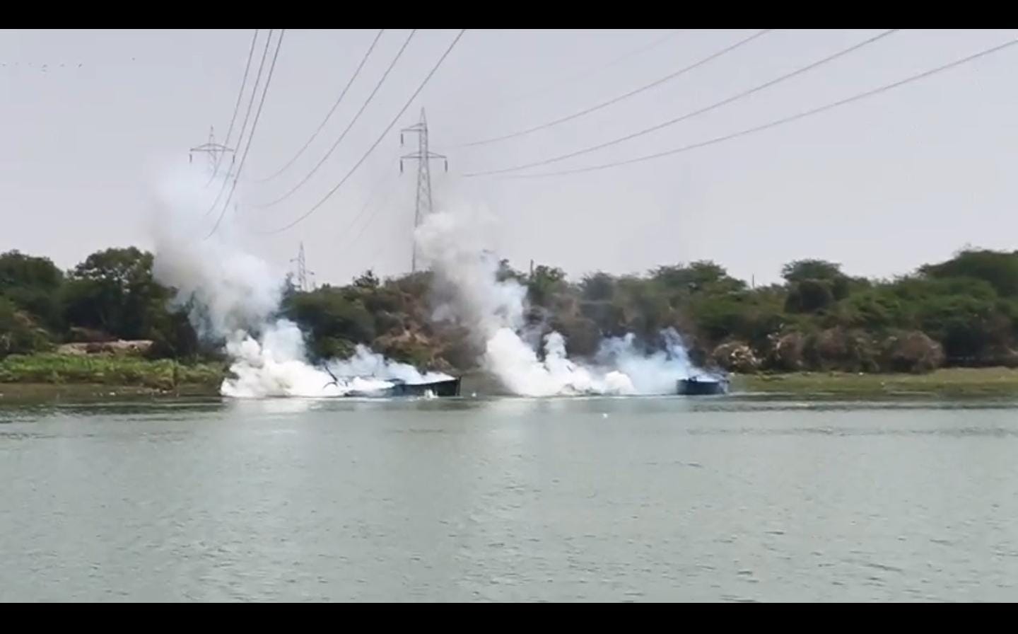 मुदखेड (नांदेड )-ऑपरेशन ‘फ्लॅश आऊट’ची धडक कारवाई : गोदावरीतून अवैध रेती उपसा करणाऱ्यांवर मोठा घाव – १ कोटी ३१ लाखांचा मुद्देमाल जप्त-(प्रतिनिधी – साहेबराव गागलवाड )