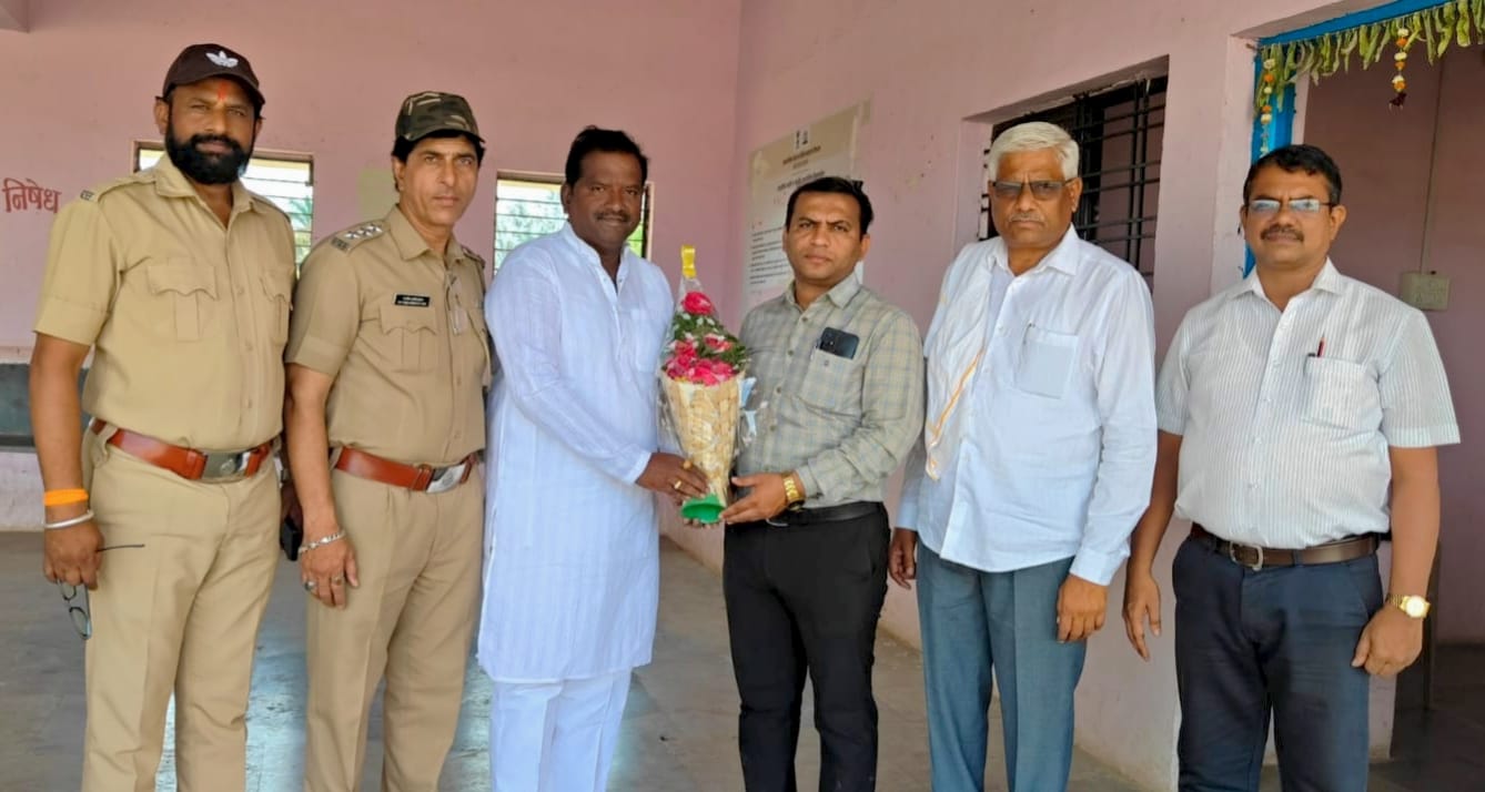 मुदखेड (नांदेड):-मुदखेड बसस्थानकाची विशेष तपासणी – बाळासाहेब ठाकरे स्वच्छता अभियानांतर्गत स्वच्छतेवर भर-(प्रतिनिधी – साहेबराव गागलवाड)