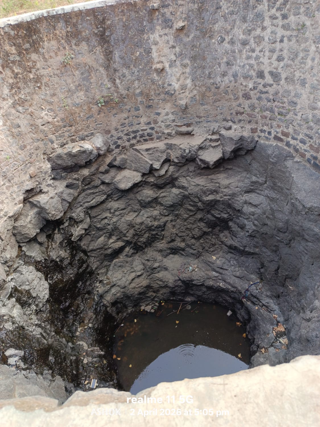 मोखाडा:-धरण उशाला, कोरड घशाला : मोखाडा तालुक्यातील खोच गावात भीषण पाणीटंचाई, ग्रामस्थांचे हाल-(प्रतिनिधी : अशोक मालक ):-