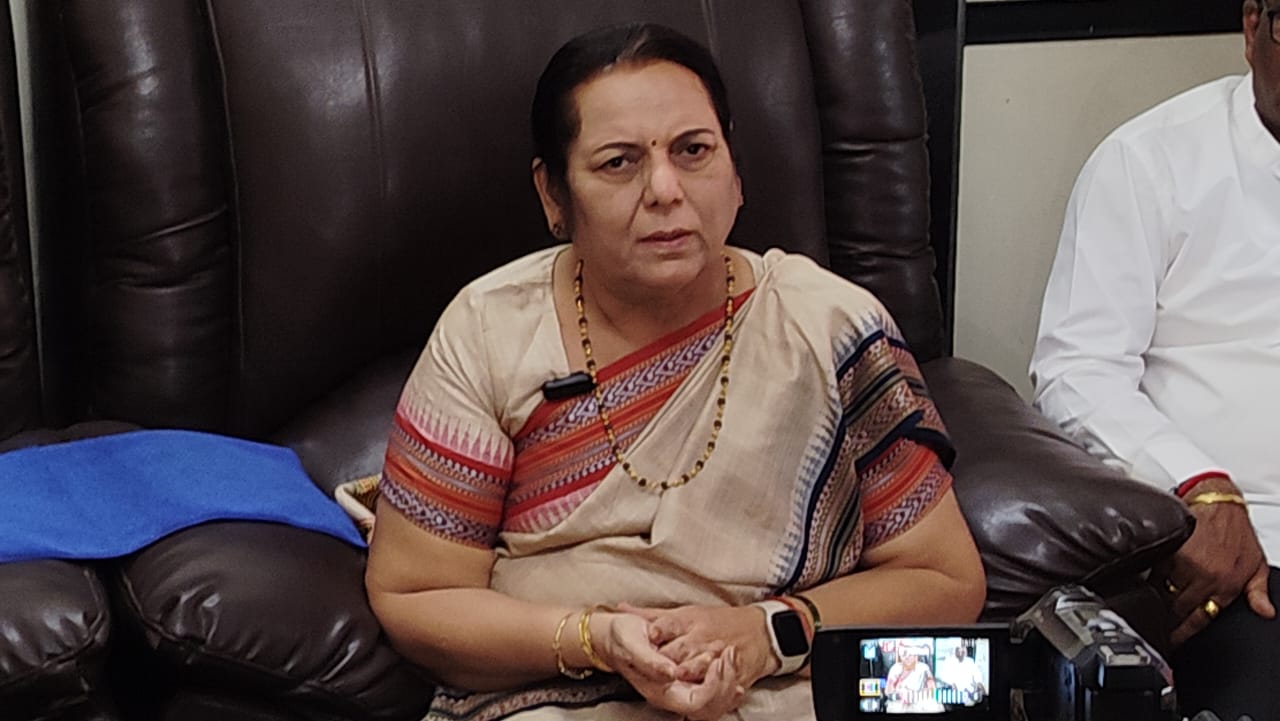 पालघर:-पालघर फटाका कारखाना स्फोट प्रकरण: डॉ. नीलम गोऱ्हे यांची घटनास्थळी पाहणी; कामगार सुरक्षेसाठी औद्योगिक आराखड्याची गरज अधोरेखित-(प्रतिनिधी : बाळकृष्ण ढोके )