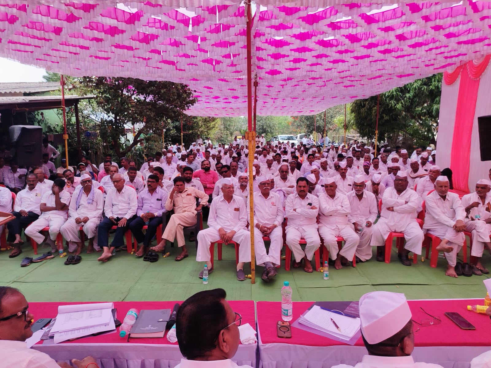 दिंडोरी (नाशिक) :-नाशिक जिल्हा मध्यवर्ती बँकेच्या कर्जमाफीसाठी लढा तीव्र; शेतकऱ्यांच्या मागण्यांसाठी झिरवाळ लवकरच मुख्यमंत्र्यांची भेट घेणार-(प्रतिनिधी :भगवान बोराडे)