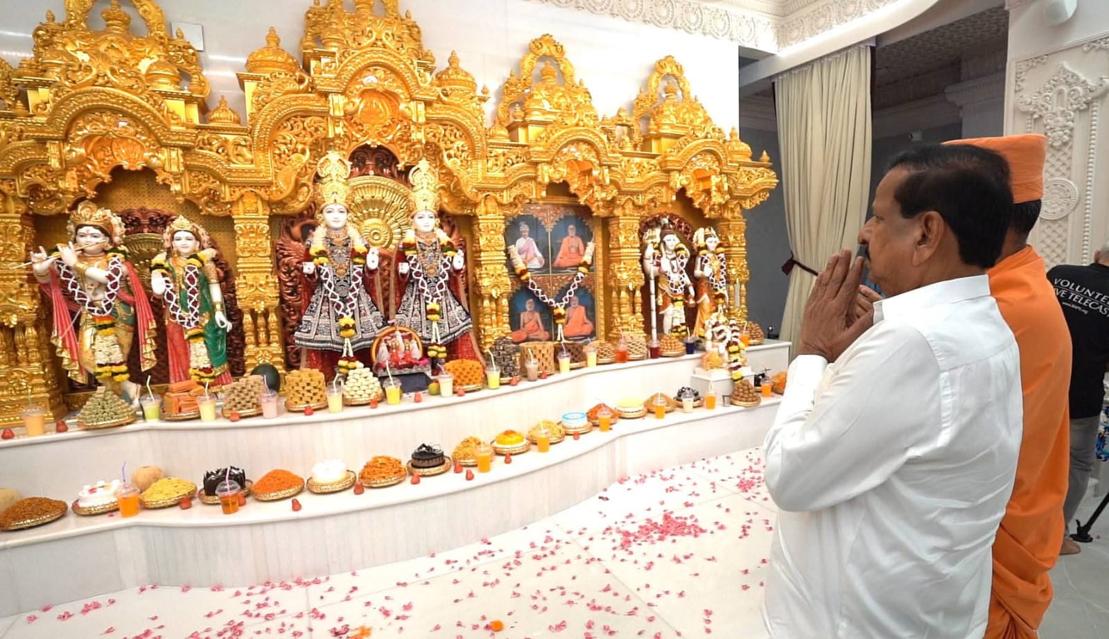 पालघर:-श्रद्धा, संस्कृती आणि पर्यावरणाचा संगम; पालकमंत्री गणेश नाईक यांची मंदिर भेट व वनक्षेत्र पाहणी-(प्रतिनिधी : बाळकृष्ण ढोके ):