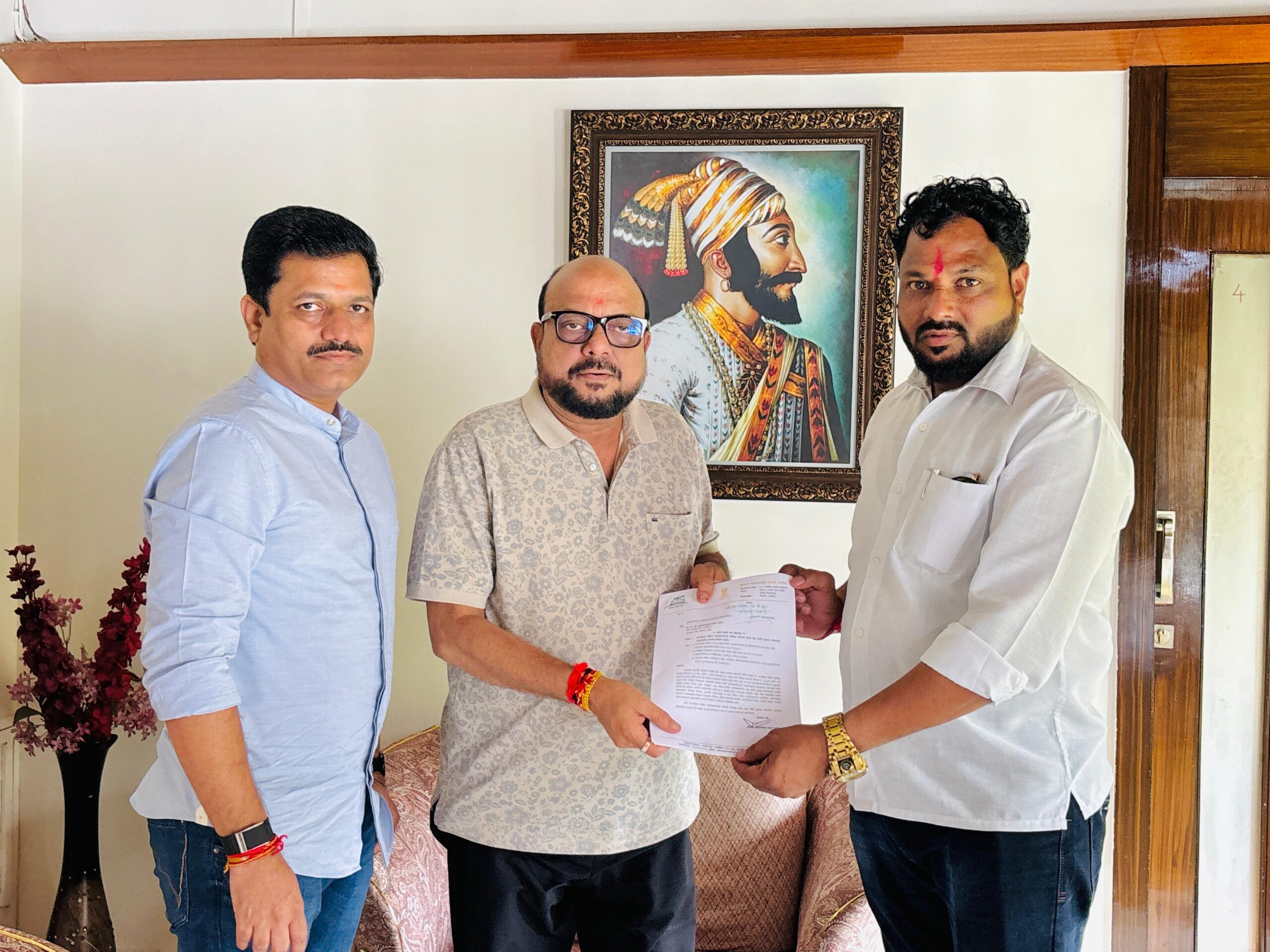 येडशी :-येडशी व शिराढोणच्या पाणीपुरवठा योजनांना तातडीने मंजुरी द्या; आमदार कैलास पाटील यांचे पाणीपुरवठा मंत्र्यांना निवेदन-(प्रतिनिधी : सुभान शेख)