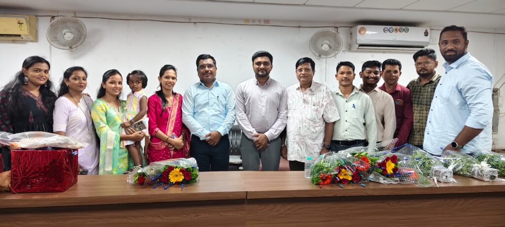 पालघर :-डहाणूतील रास्तभाव दुकानदार संघटनेकडून पुरवठा निरीक्षक रवी गायकवाड व अव्वल कारकून वैभव पाटील यांना भावपूर्ण निरोप; १३ वर्षांच्या सेवेला सलाम-(प्रतिनिधी बाळकृष्ण ढोके ) whatsapp image 2026 07 21 at 7.09.23 pm