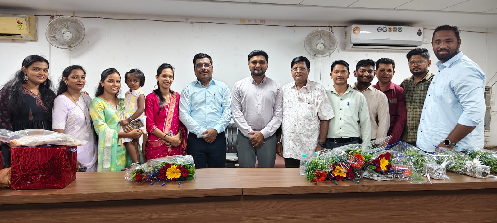 पालघर :-डहाणूतील रास्तभाव दुकानदार संघटनेकडून पुरवठा निरीक्षक रवी गायकवाड व अव्वल कारकून वैभव पाटील यांना भावपूर्ण निरोप; १३ वर्षांच्या सेवेला सलाम-(प्रतिनिधी बाळकृष्ण ढोके )