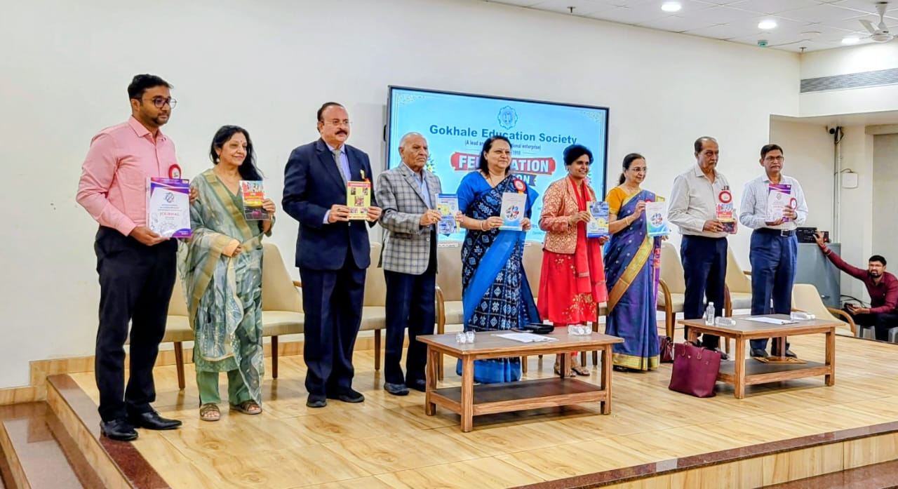 नाशिक :-डॉ. राम कुलकर्णी यांच्या शतकोत्तर दोन नव्या पुस्तकांचे प्रकाशन; ‘सुजाण पालकत्व २१ सूत्रे’ आणि ‘हँडबुक फॉर सिनियर सिटिझन’ला उत्स्फूर्त प्रतिसाद- (प्रतिनिधी : संजय परमसागर)