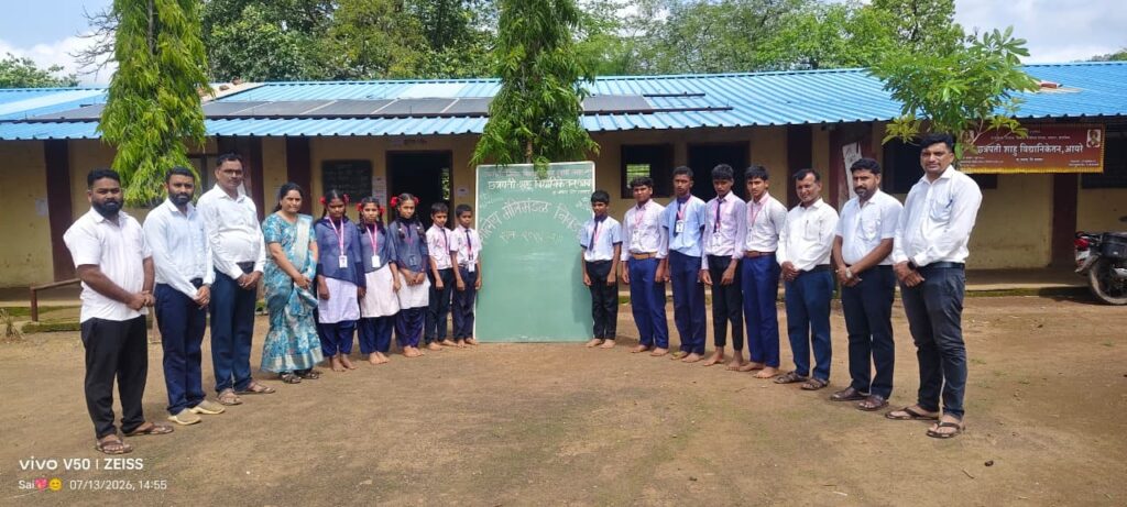 जव्हार:-मोबाईल ईव्हीएमद्वारे लोकशाहीचा अनोखा धडा; छत्रपती शाहू विद्यानिकेतन, आयरे येथे शालेय मंत्रिमंडळ निवडणूक उत्साहात संपन्न-जव्हार | (प्रतिनिधी : अशोक मालक ) फोटो १