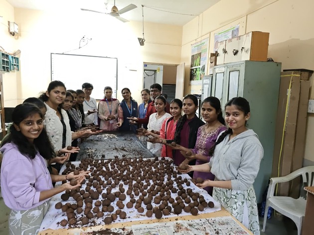 त्र्यंबकेश्वर:-एक बीज… हजारो श्वास! वनस्पतीशास्त्र विभागाचा उपक्रमत्र्यंबकेश्वर महाविद्यालयात दोन दिवसीय सीड बॉल निर्मिती व सीड बॉल फेक उपक्रम उत्साहात संपन्न-( प्रतिनिधी :डॉ. विठ्ठल सोनवणे) whatsapp image 2026 08 01 at 9.58.06 pm