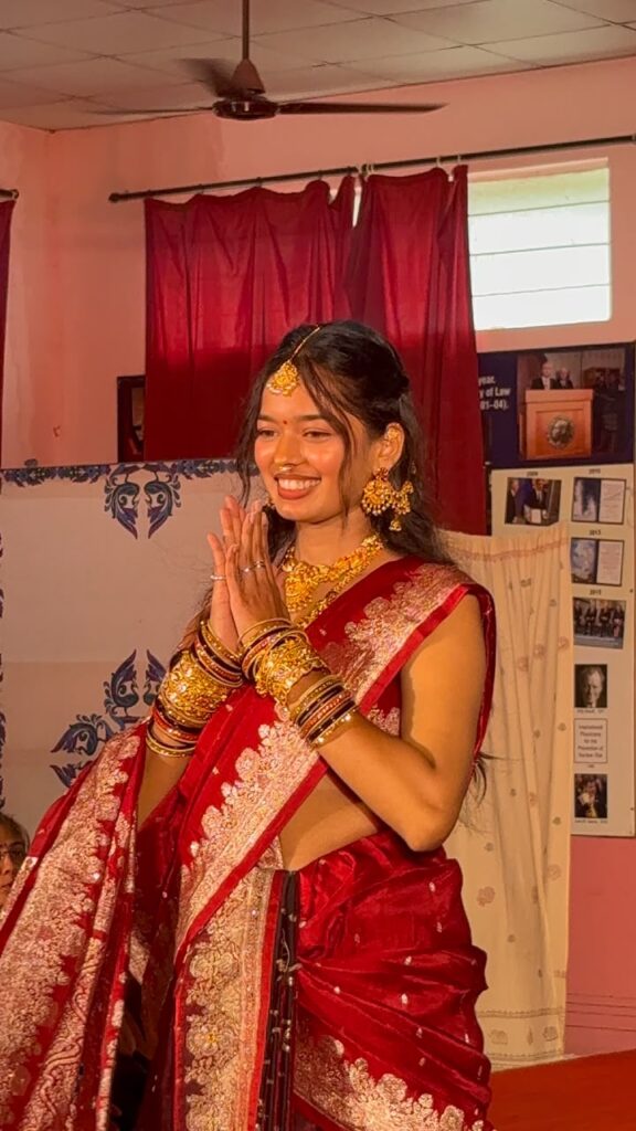 नाशिक :-'कारागीर टू कॅटवॉक'मधून भारतीय हस्तकलेचा आधुनिक अविष्कार; एसएमआरके-बीके-एके महिला महाविद्यालयात विद्यार्थिनींच्या सर्जनशीलतेची झळाळी- (प्रतिनिधी : छाया लोखंडे ) whatsapp image 2026 08 08 at 10.46.43 am