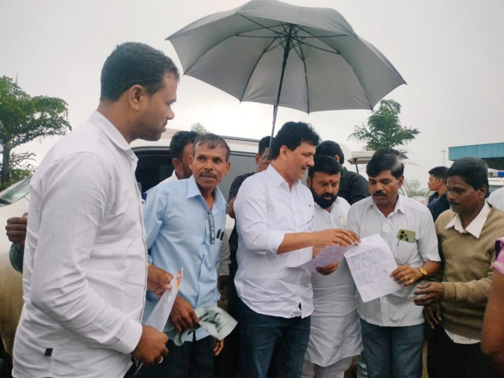 आरोग्यमंत्री प्रकाश आबिटकर यांच्या सुरगाणा दौऱ्यात ट्रॉमा केअर सेंटर,सोनोग्राफी सेंटरसह रुग्णवाहिकांची मागणी whatsapp image 2026 08 22 at 10.19.16 pm (2)