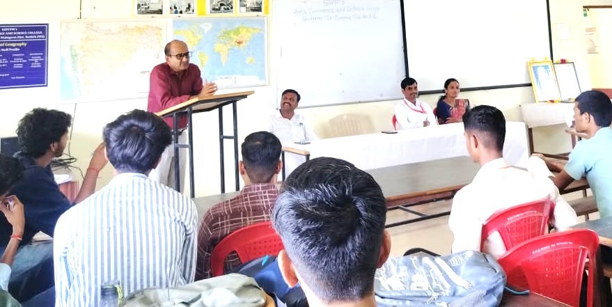 रावळगाव :-रावळगाव महाविद्यालयात महात्मा गांधी व लालबहादूर शास्त्री जयंती उत्साहात-(प्रतिनिधी : प्रा. अंबादास पाचंगे)