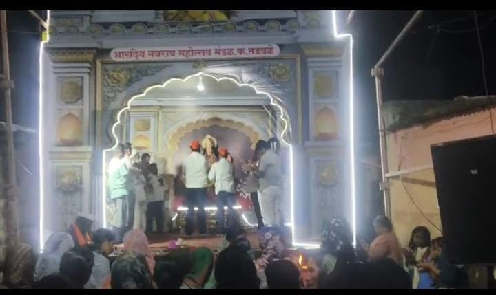येडशी (धाराशिव) :-कसबे तडवळे येथे दुर्गामाता आरतीचा भक्तिमय सोहळा; येडशीचे माजी उपसरपंच गजानन नलावडे यांचा सन्मान-(प्रतिनिधी : सुभान शेख )